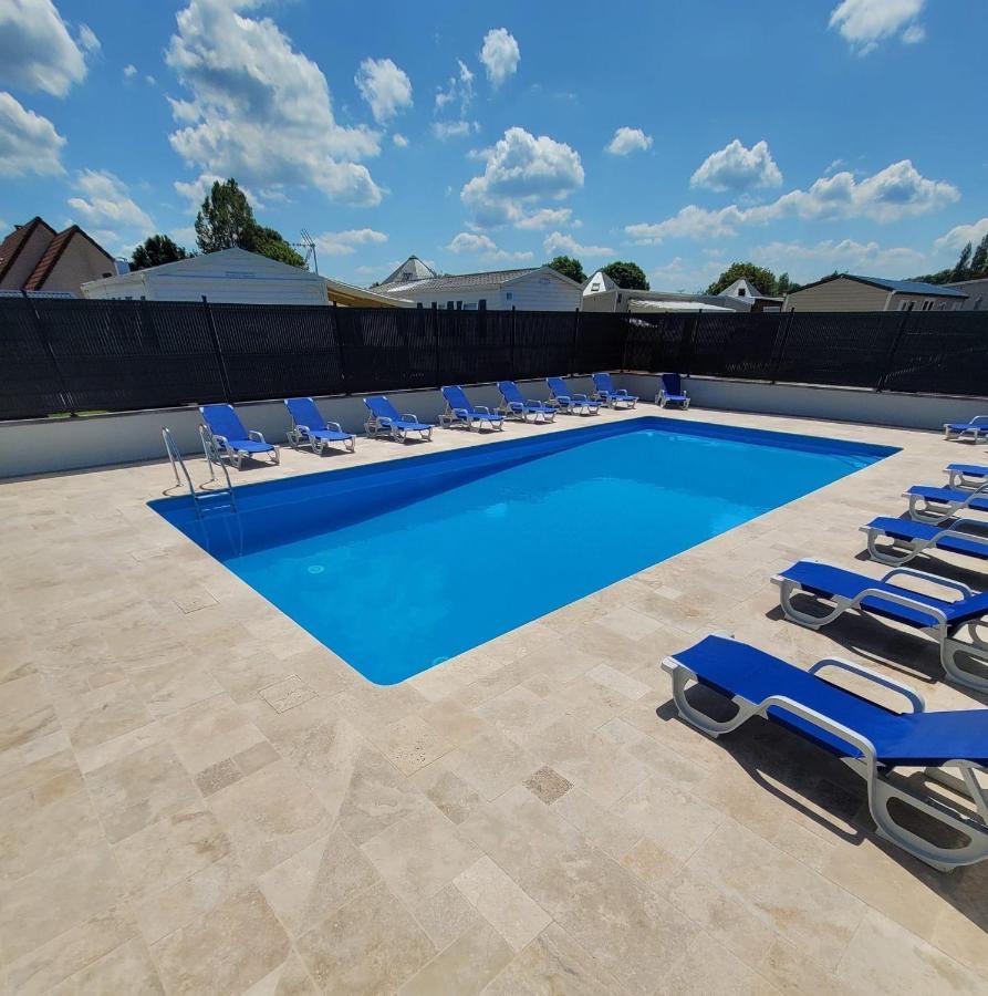 Camping Le Clos Savoye Biville-sur-Mer Exteriér fotografie